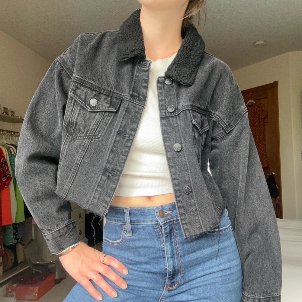 nwt forever 21 black cropped distressed sherpa fur denim jeans jacket